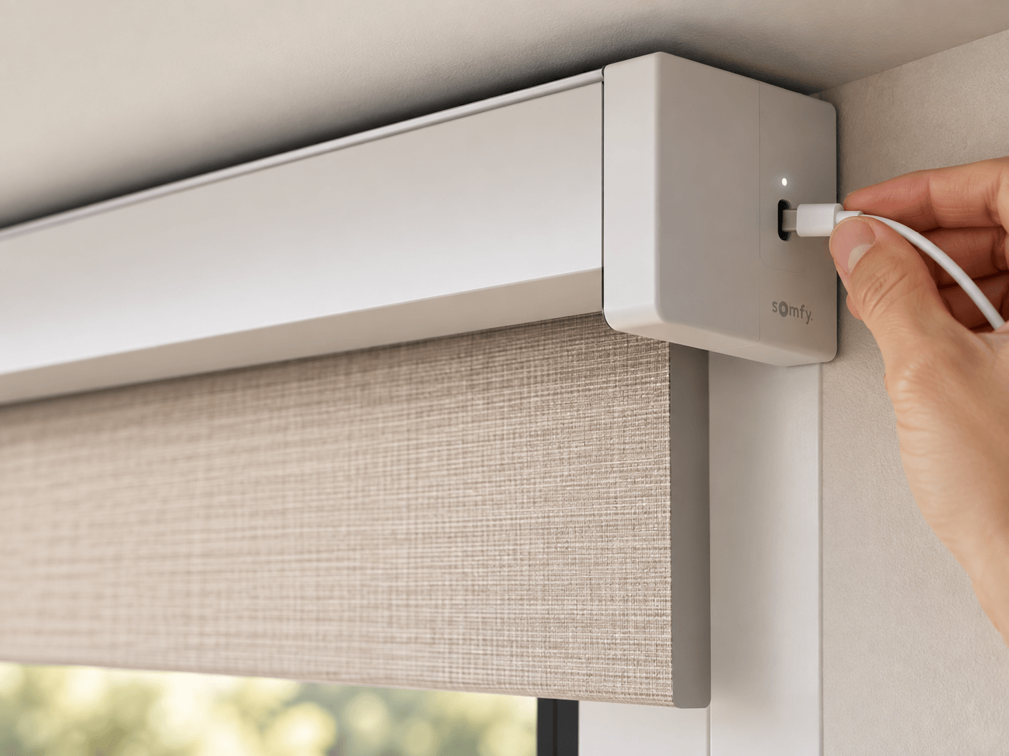 Rechargeable battery motorized blinds